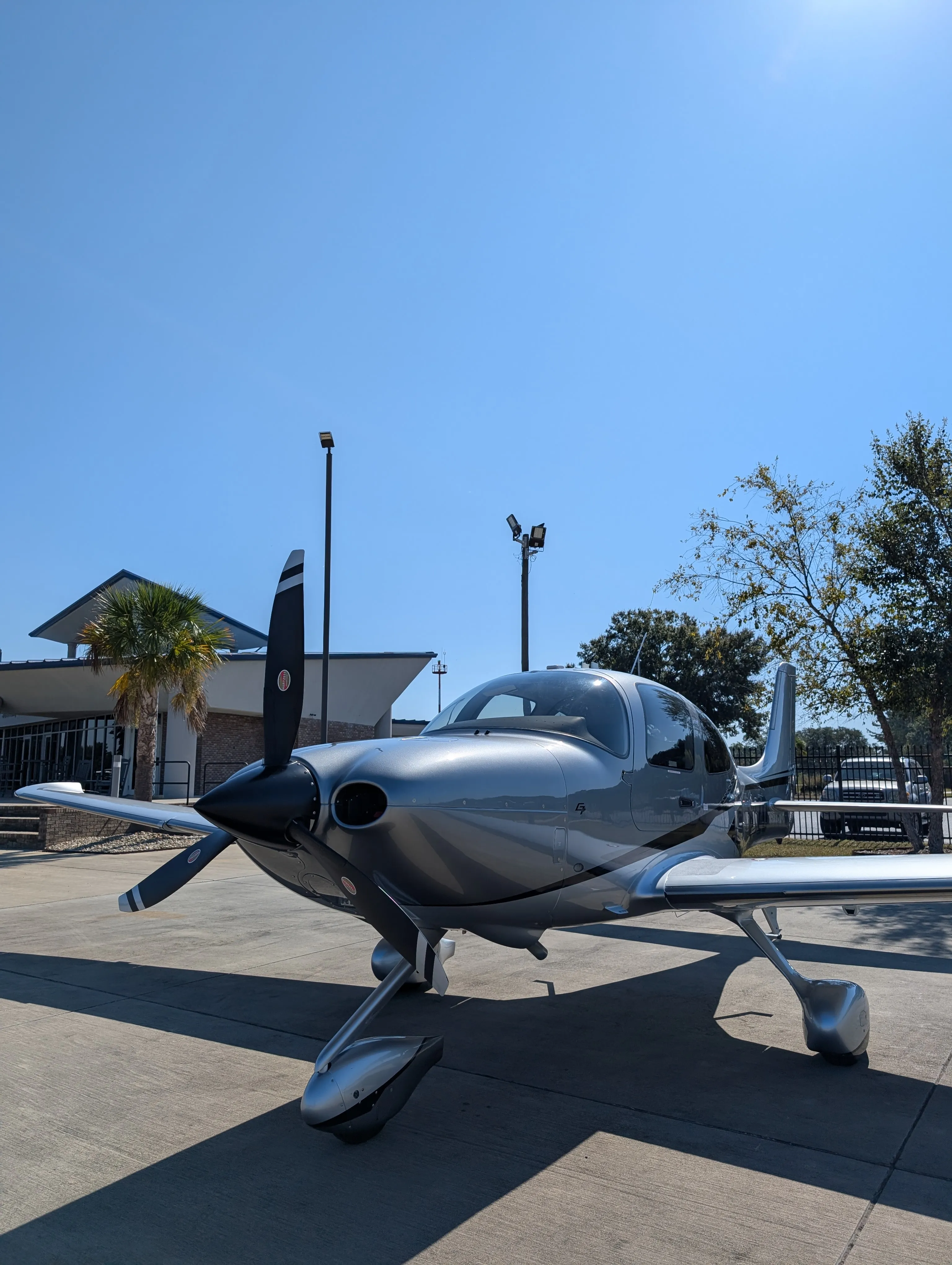 Nose and propeller of the Cirrus SR22 G7+